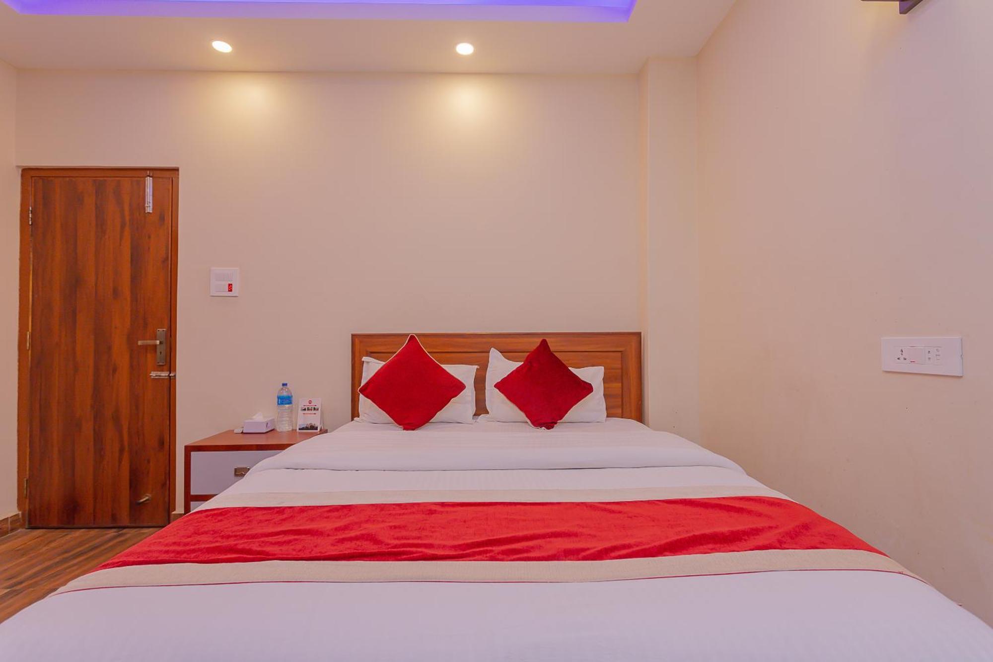 Oyo 799 Hotel Tik Tok Pvt Ltd. Катманду Екстер'єр фото