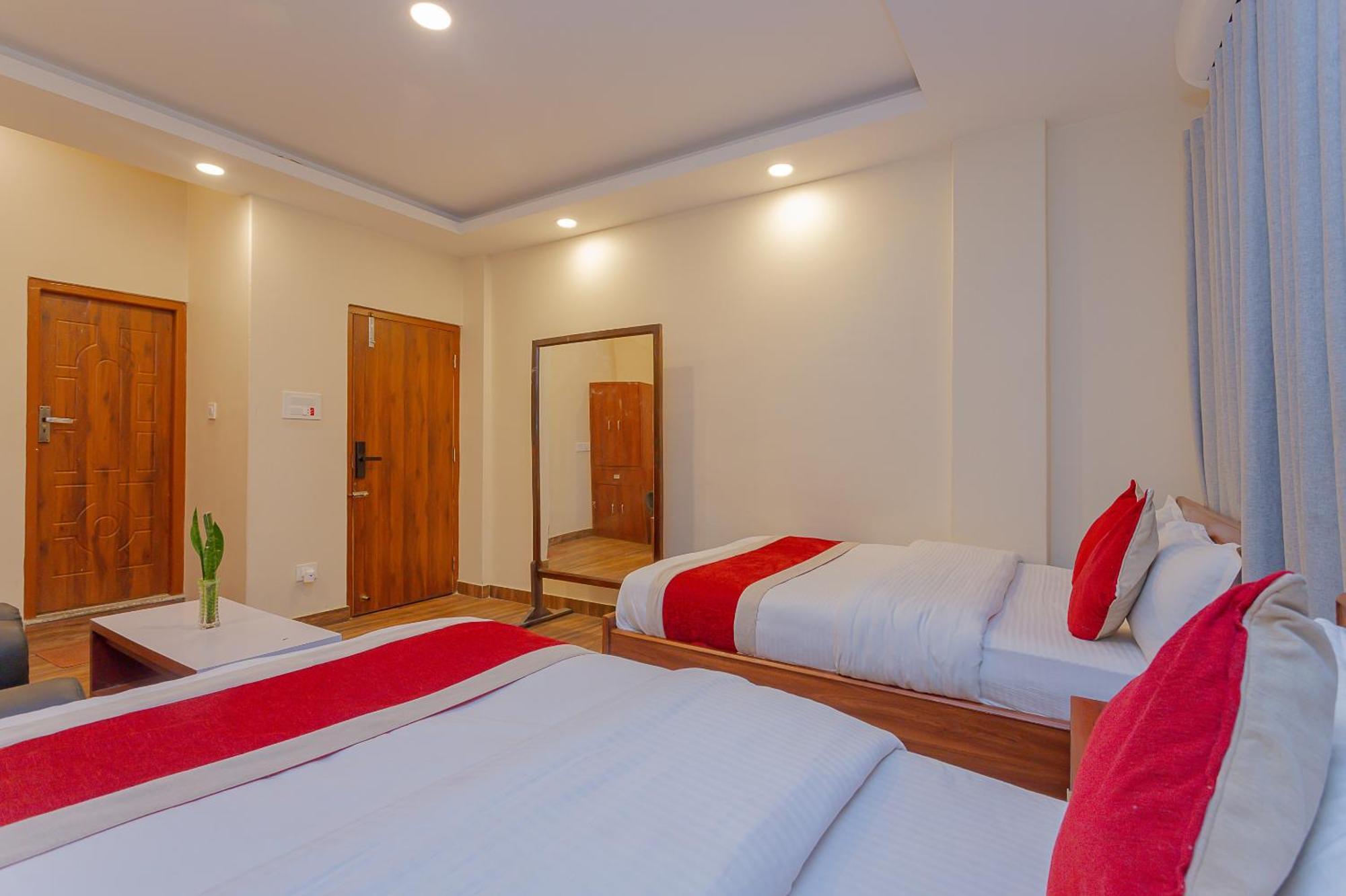 Oyo 799 Hotel Tik Tok Pvt Ltd. Катманду Екстер'єр фото