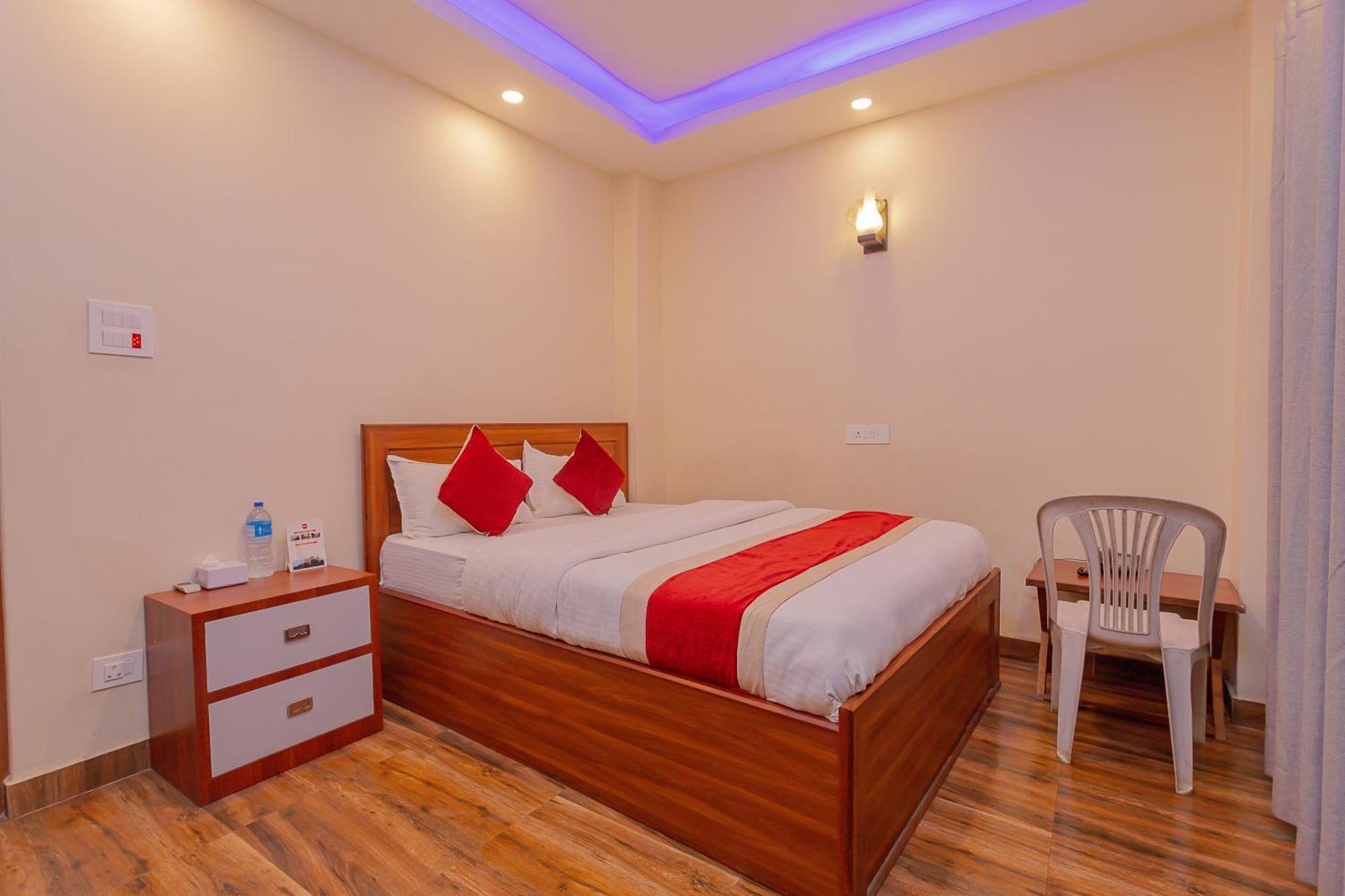 Oyo 799 Hotel Tik Tok Pvt Ltd. Катманду Екстер'єр фото