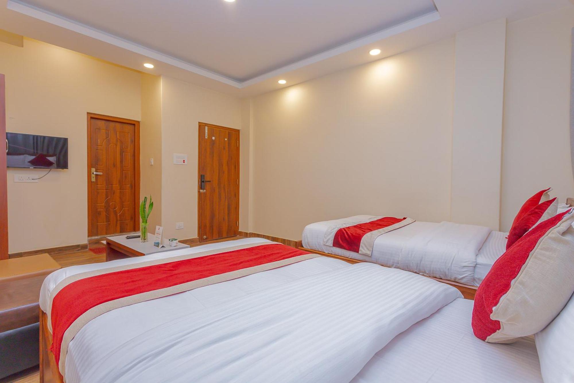 Oyo 799 Hotel Tik Tok Pvt Ltd. Катманду Екстер'єр фото