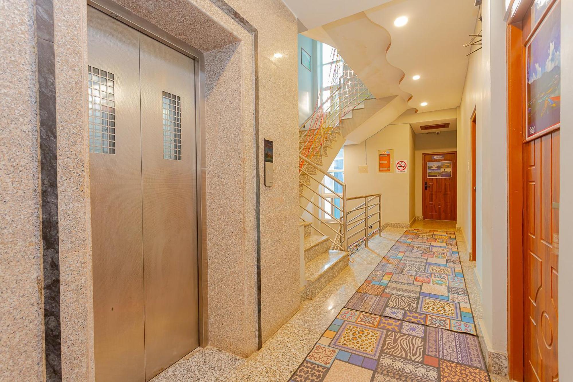 Oyo 799 Hotel Tik Tok Pvt Ltd. Катманду Екстер'єр фото